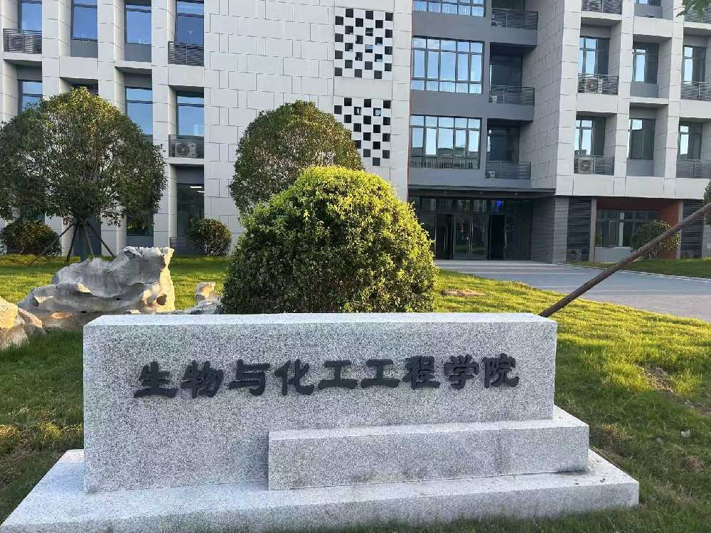阜康市扬州职业大学体育场高杆灯项目